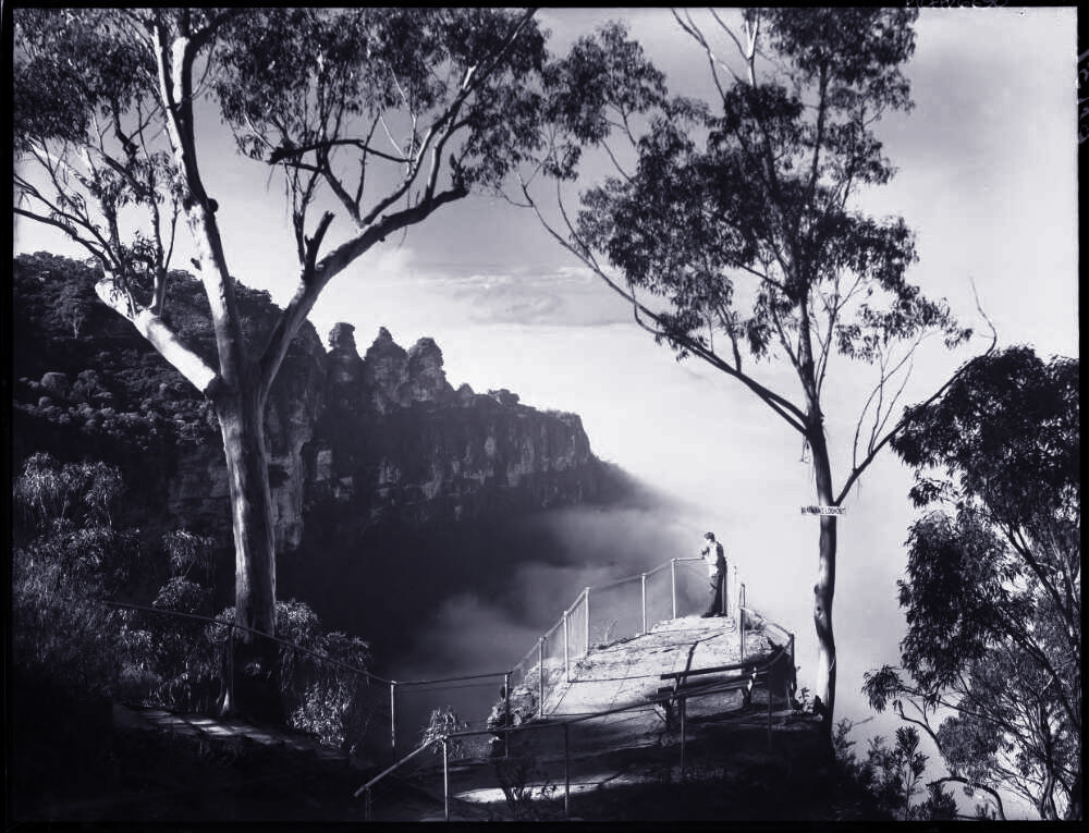 Vaniman's Lookout (with mists), Katoomba - Frank Hurley
